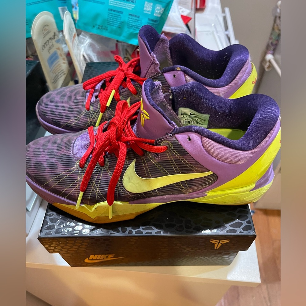 Nike zoom Kobe 7 Supreme Christmas 2011